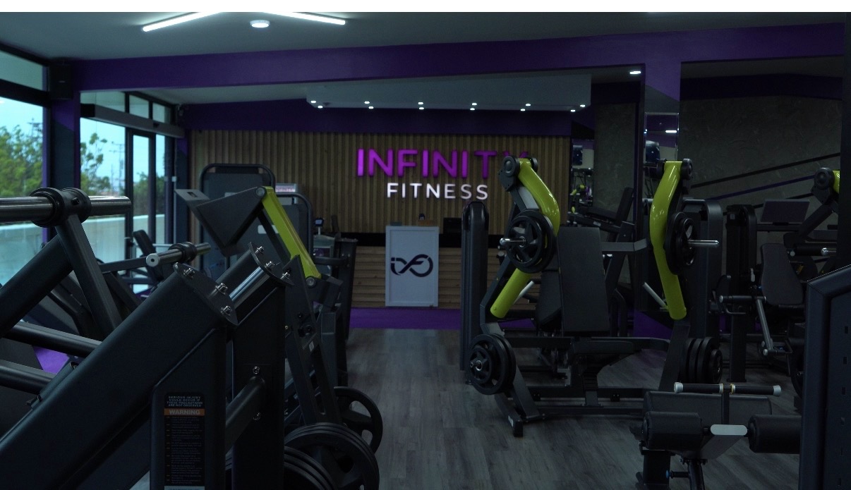 Fotografía original completa de las instalaciones de Infinity Fitness